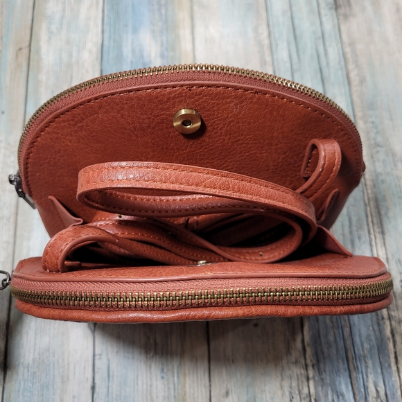 Antik Kraft Crossbody Purse. - Picture 8 of 8